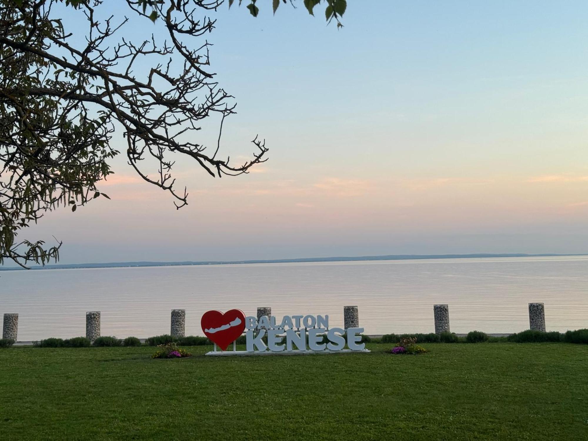 Nora Apartman Balatonkenese Exterior photo